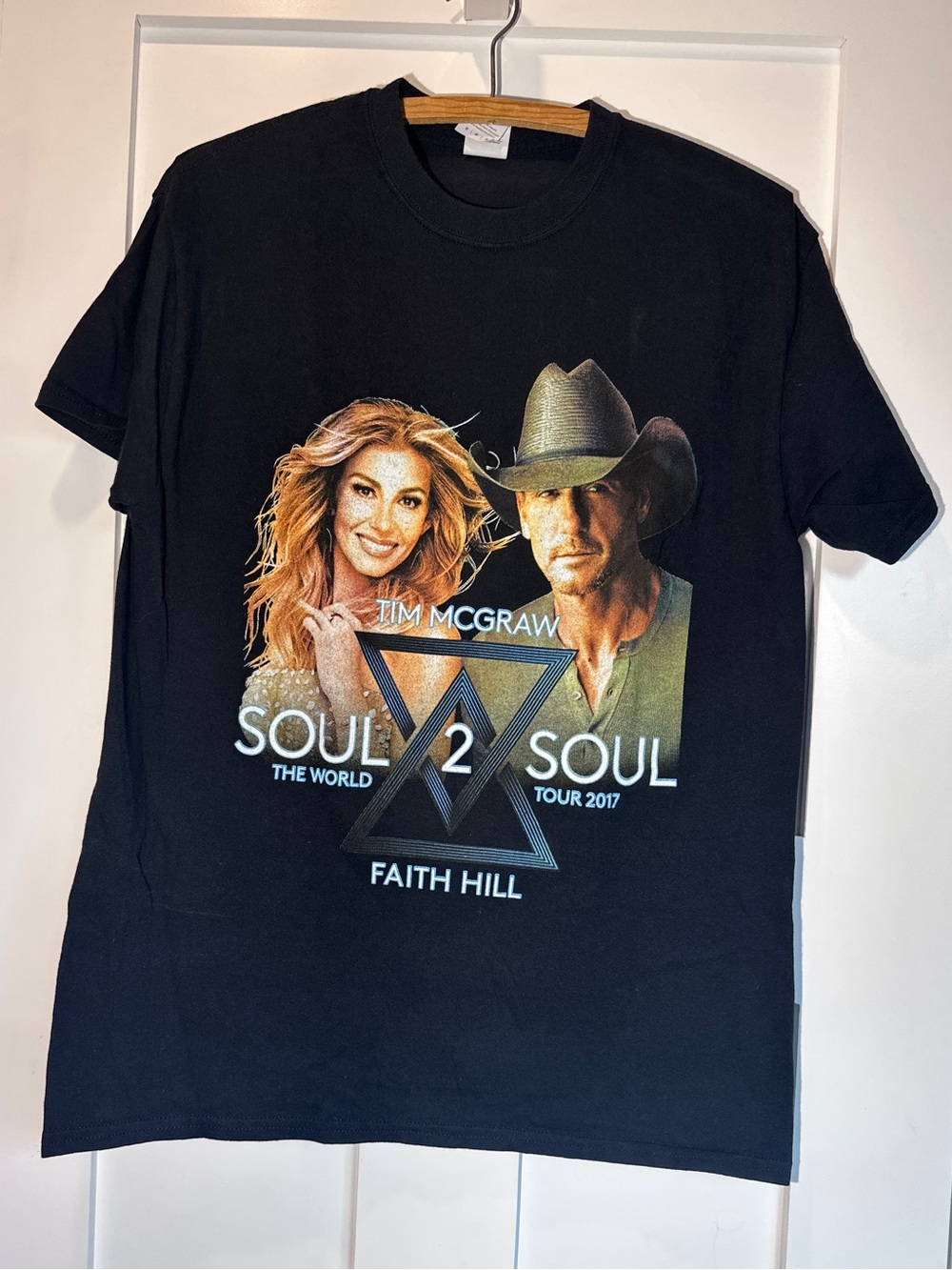 Gildan Black Tim McGraw & Faith Hill Soul 2 Soul Tour 2017 Graphic Tee Fan Gear